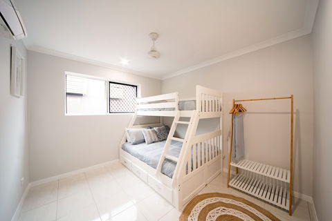 Airlie On Main Street Airlie Beach - Grafton Accommodation 2