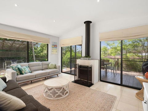 Avoca Beach Living 84 Avoca Drive Avoca Beach - Grafton Accommodation 3