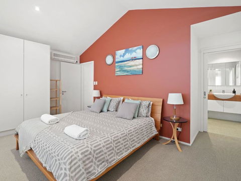 Avoca Beach Living 84 Avoca Drive Avoca Beach - Grafton Accommodation 1