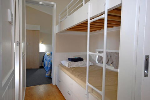 Barrack Point Holidays - Grafton Accommodation 3
