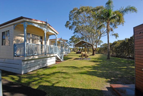 Barrack Point Holidays - Grafton Accommodation 1