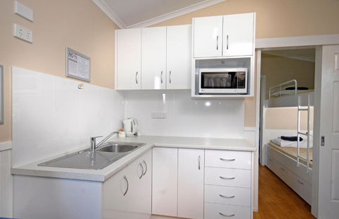 Barrack Point Holidays - Grafton Accommodation 2