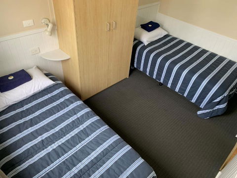 Barrack Point Holidays - Grafton Accommodation 4