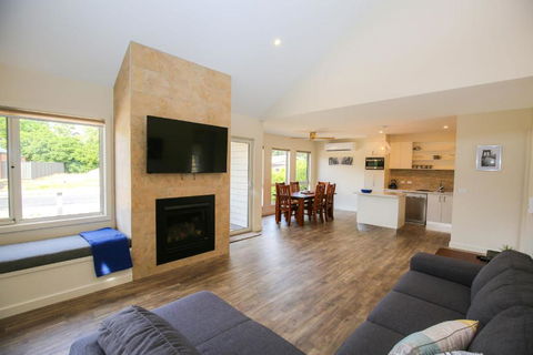 Amber Mist Villa Two - Grafton Accommodation 4