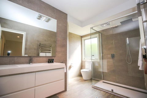 Amber Mist Villa Two - Grafton Accommodation 6