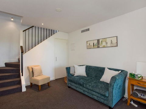 LORNE CHALET APARTMENT 10 Ask About Midweek Deals - Grafton Accommodation 4