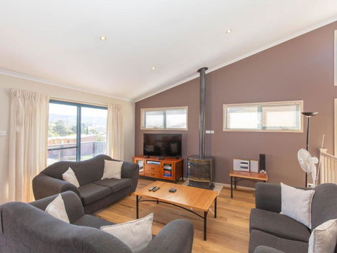 Acacia 5 / 2 Kirwan Close - Grafton Accommodation 6