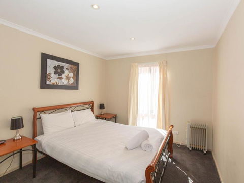 Acacia 5 / 2 Kirwan Close - Grafton Accommodation 2