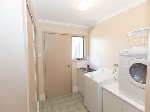 Acacia 5 / 2 Kirwan Close - Grafton Accommodation 3