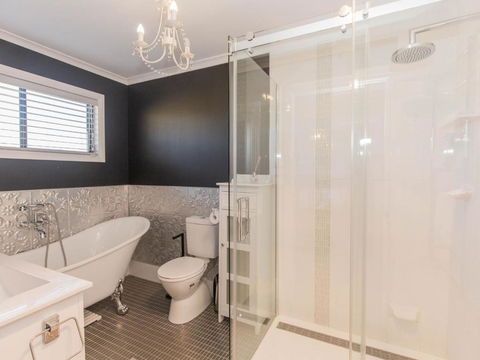 Oak & Barrel / 7 Twynam Street - Grafton Accommodation 3