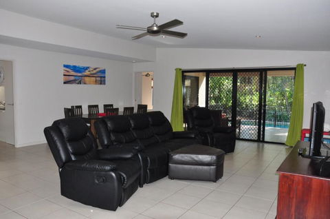 12 Satinwood Drive Family Home With Swimming Pool Located In Natural Bushland & Close To Beach - Grafton Accommodation 6