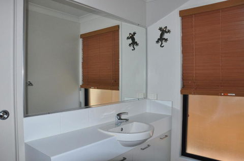 12 Satinwood Drive Family Home With Swimming Pool Located In Natural Bushland & Close To Beach - Grafton Accommodation 1