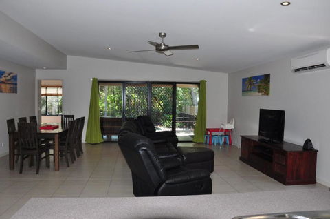 12 Satinwood Drive Family Home With Swimming Pool Located In Natural Bushland & Close To Beach - Grafton Accommodation 2