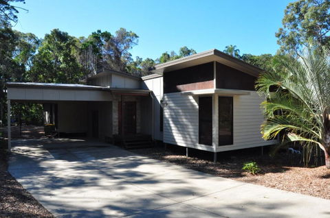 12 Satinwood Drive Family Home With Swimming Pool Located In Natural Bushland & Close To Beach - Grafton Accommodation 3