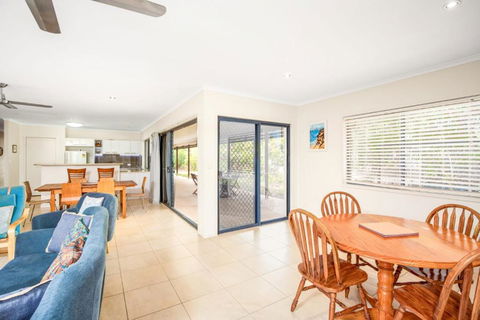 18 Naiad Court Rainbow Shores Modern Beach House Walk To Beach - Grafton Accommodation 1