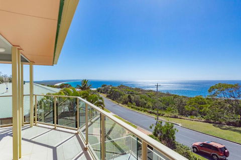 Rainbow Views Rainbow Beach Stunning Ocean Views & A Swimming Pool - Grafton Accommodation 4