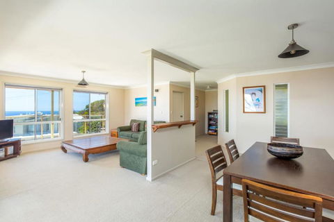 Rainbow Views Rainbow Beach Stunning Ocean Views & A Swimming Pool - Grafton Accommodation 3