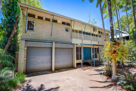 8 Satinwood Drive Rainbow Shores Architecturally Designed Pool Walk To Beach - Grafton Accommodation 6