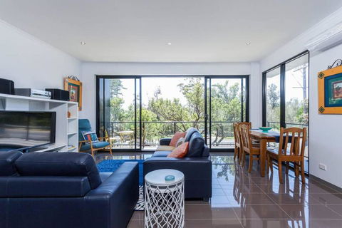 Beautiful Beachfront Apartment At Capel Sound - Grafton Accommodation 4