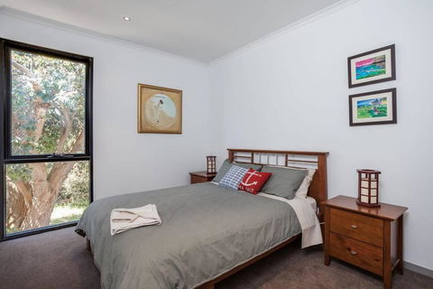 Beautiful Beachfront Apartment At Capel Sound - Grafton Accommodation 2