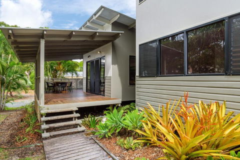 12 Naiad Court Pool Sleeps 8 Close To Beach - Grafton Accommodation 6
