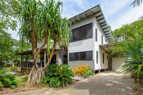12 Naiad Court Pool Sleeps 8 Close To Beach - Grafton Accommodation 3
