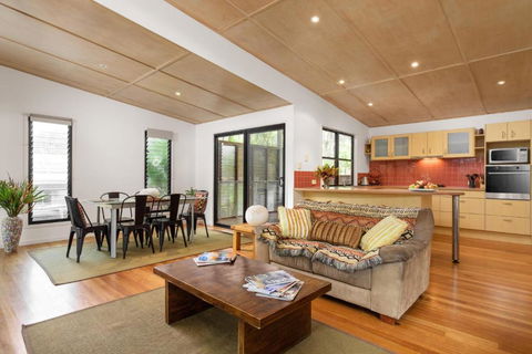 12 Naiad Court Pool Sleeps 8 Close To Beach - Grafton Accommodation 4