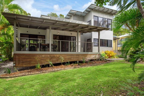 12 Naiad Court Pool Sleeps 8 Close To Beach - Grafton Accommodation 2
