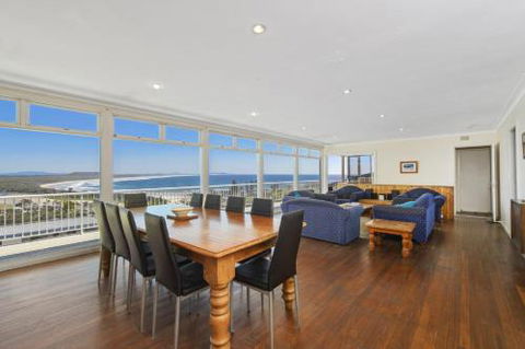 La Mer 19 Dulconghi Street - Grafton Accommodation 1