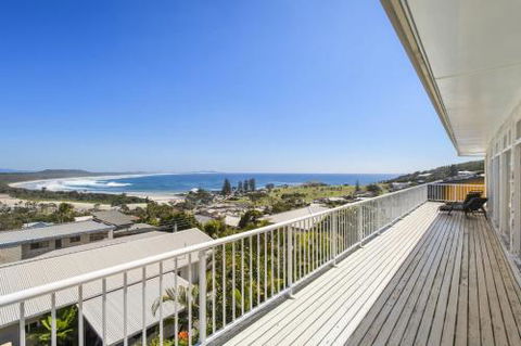 La Mer 19 Dulconghi Street - Grafton Accommodation 3