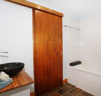 BEACH SHOPS  FABULOUS VACATION HOME - Grafton Accommodation