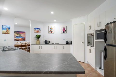 13 Orania Court Rainbow Shores Pool Sleeps 8 Air Conditioning Fire Pit - Grafton Accommodation 3