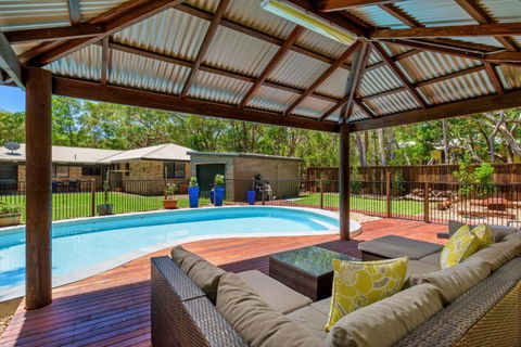 13 Orania Court Rainbow Shores Pool Sleeps 8 Air Conditioning Fire Pit - Grafton Accommodation 1
