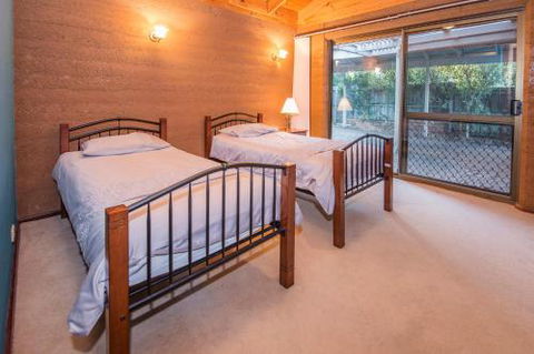 Ultramarine - Grafton Accommodation 2