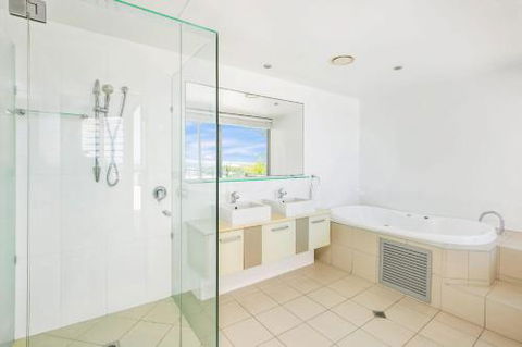 Unit 6 Rainbow Sea Rainbow Beach Amazing Ocean Views Aircon Wi Fi Pool Walk To Beach - Grafton Accommodation 4