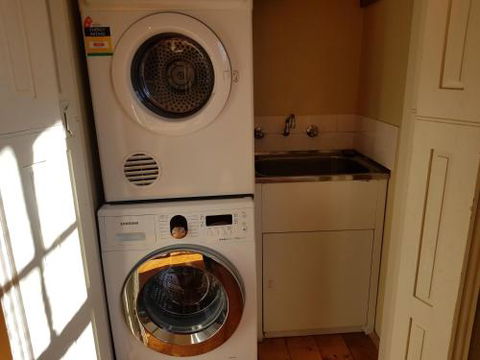 CARNBREA - Grafton Accommodation 5