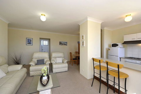 Bay Village Unit 10 Shoal Bay - Grafton Accommodation 5