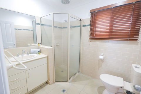 Absolute Airlie Airlie Beach - Grafton Accommodation 2