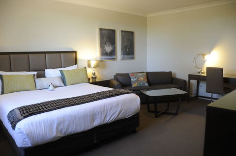 Riverside Oaks Golf Resort - Grafton Accommodation 6