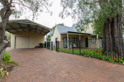 Baydream Believer - Grafton Accommodation 1