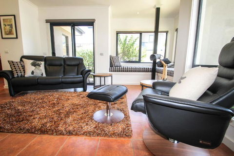 Avignon In Bright - Grafton Accommodation 5
