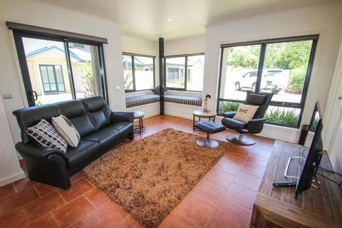 Avignon In Bright - Grafton Accommodation 3