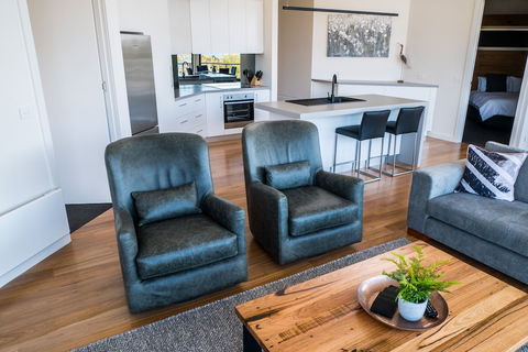 At The Bay - Grafton Accommodation 5