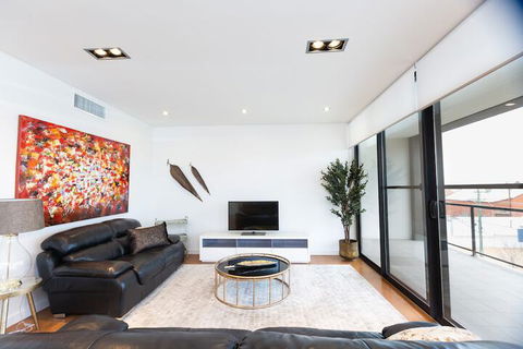 Stylish Inner City Penthouse Apartment - Grafton Accommodation 6