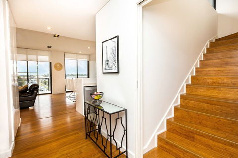 Stylish Inner City Penthouse Apartment - Grafton Accommodation 2