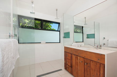 A PERFECT STAY - The Hawk At Wategos - Grafton Accommodation 4