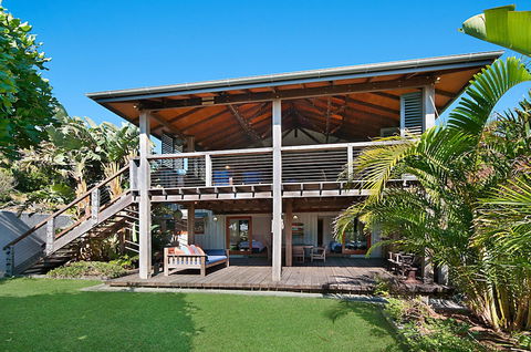 A PERFECT STAY - The Hawk At Wategos - Grafton Accommodation 1