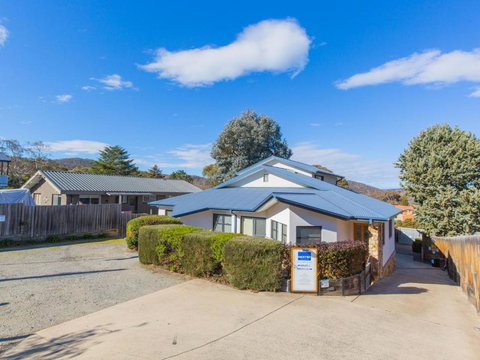 Banjos Way 1 / 23 Banjo Patterson Crescent - Grafton Accommodation 1