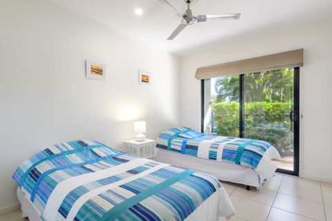 Unit 1 Rainbow Surf Modern Two Storey Townhouse With Large Shared Pool Close To Beach & Shop - Grafton Accommodation 6