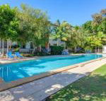 Baden 90 Rainbow Shores Resort Unit Pools Tennis Court Walk To Beach - Grafton Accommodation